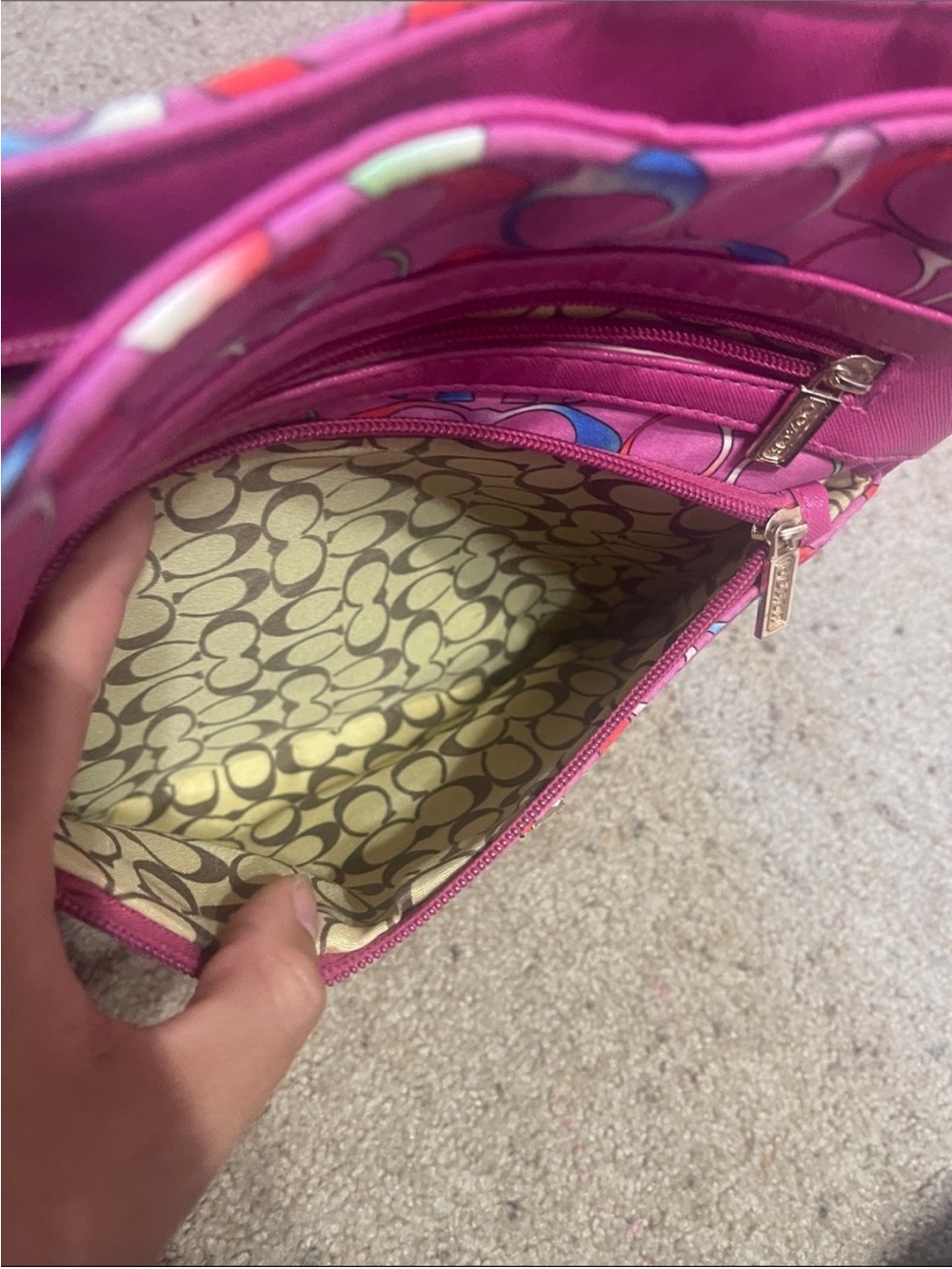 Coach Poppy Signature Metallic Swingpack Magenta - Picture 7 of 17